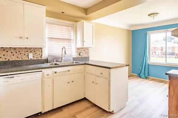 Lincoln Park, MI 48146 1604,1470 CICOTTE Avenue