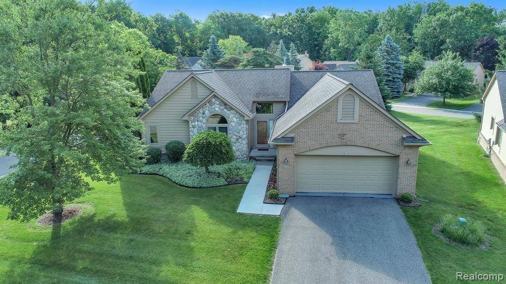 West Bloomfield, MI 48323 2091,5039 LAGOONS Circle