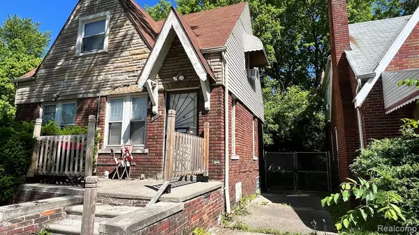 Detroit, MI 48213 2046,13067 WADE Street