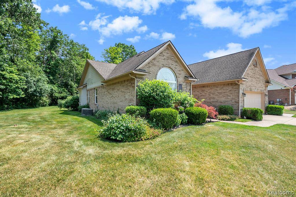 Flat Rock, MI 48134 1863,26619 MCBETH Court