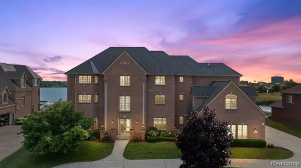 18 SAND BAR Lane, Detroit, MI 48214 8034
