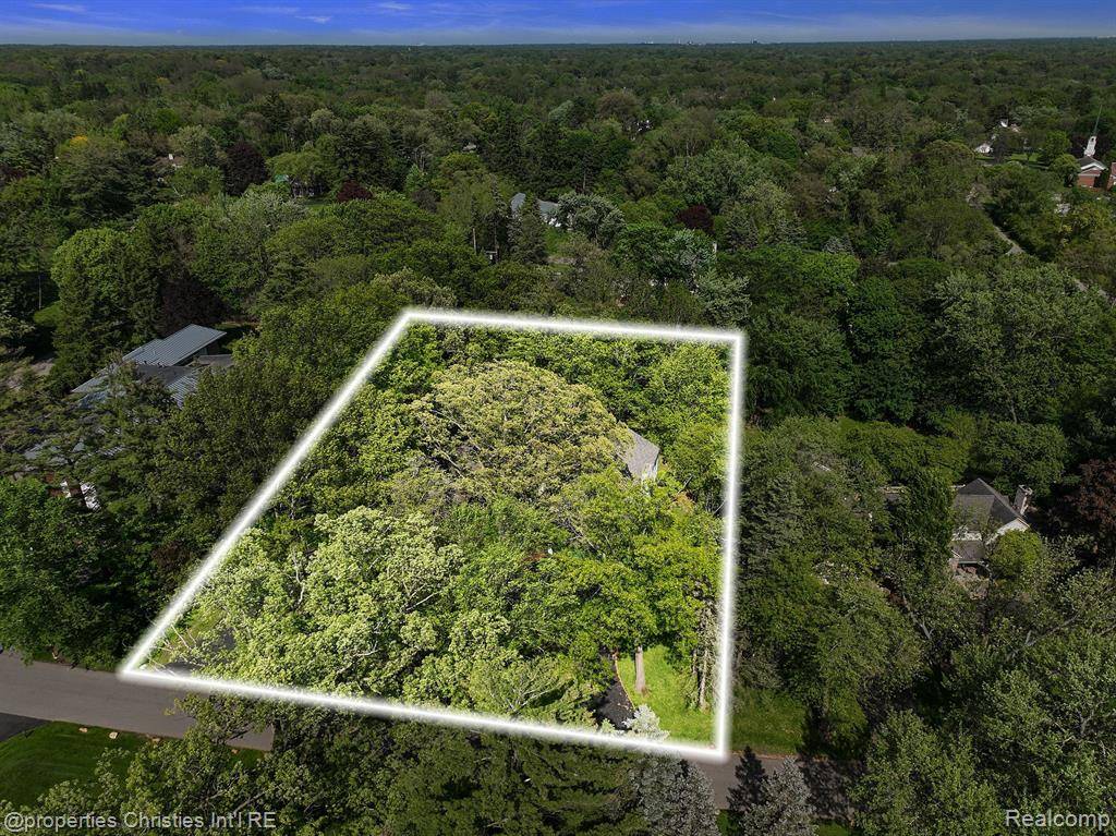 26710 CAROL Avenue,  Franklin,  MI 48025 1720