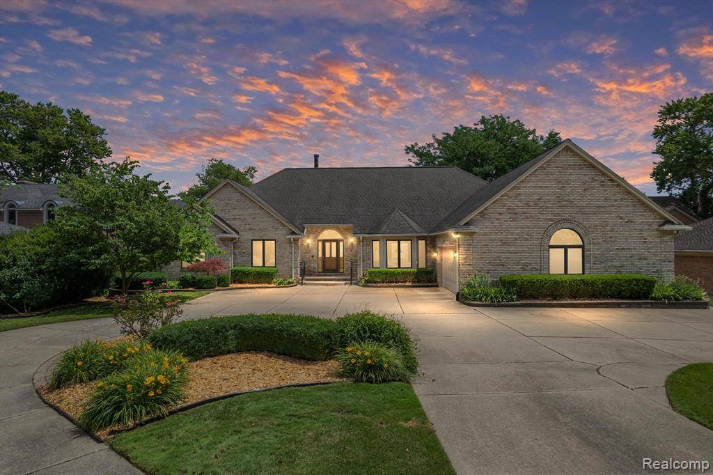 28818 JEFFERSON Avenue, Saint Clair Shores, MI 48081 1380