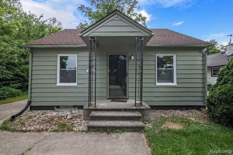 33851 W JEFFERSON Avenue, Rockwood, MI 48173 9681