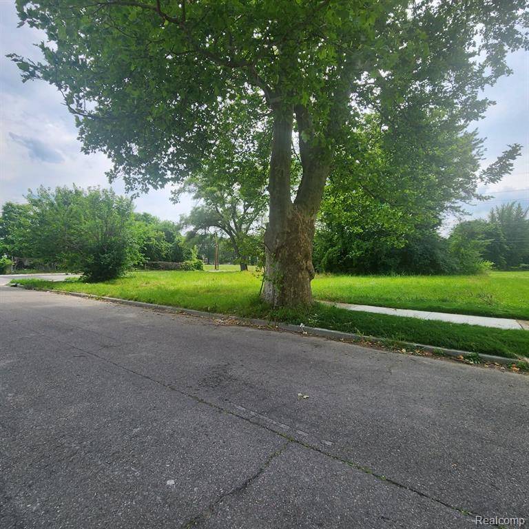 2409 PARKER Street, Detroit, MI 48214 1824