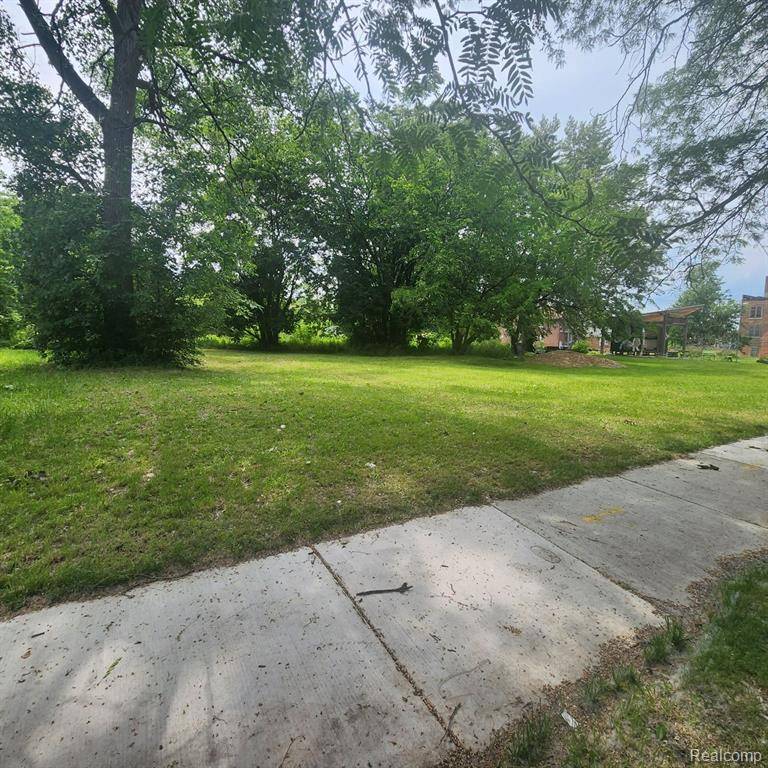 Detroit, MI 48215 2958,877 MANISTIQUE Street