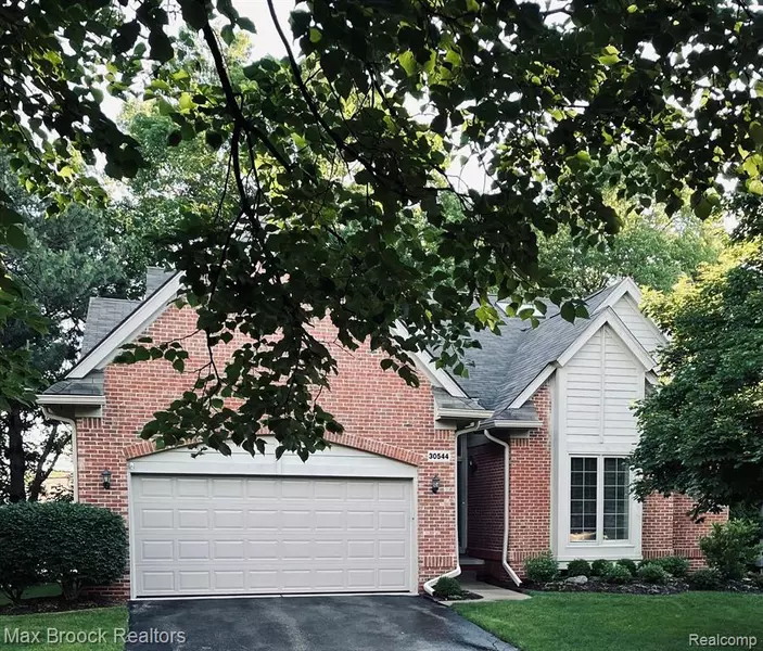 30544 HAZELWOOD Court, Farmington Hills, MI 48331 1273