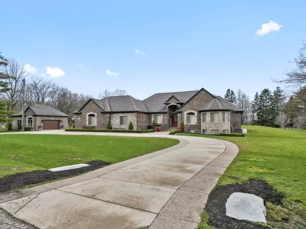 3960 HARVEST CREEK Court, Rochester, MI 48306 1860