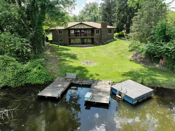 White Lake, MI 48383 3081,6523 ELLINWOOD Drive