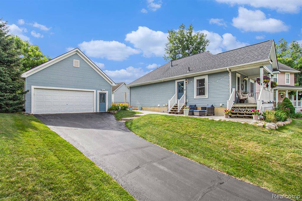 Howell, MI 48843 7495,421 MONTCLAIR Lane