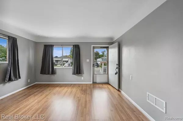 Lincoln Park, MI 48146 2252,1769 WHITE Avenue