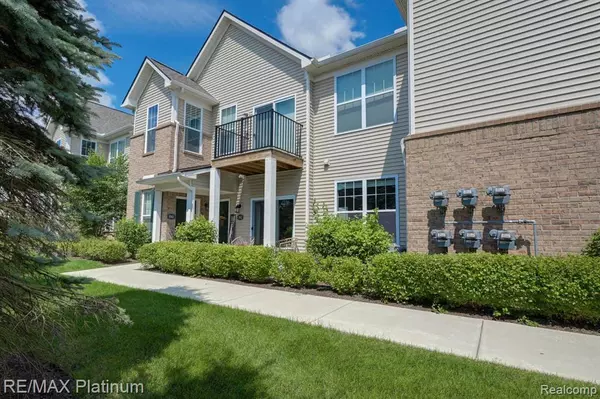 Howell, MI 48855 6319,9952 RIDGE RUN Street