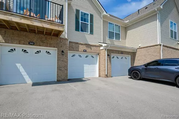 Howell, MI 48855 6319,9952 RIDGE RUN Street