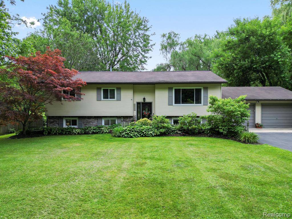 1325 RUBY Avenue, Rochester Hills, MI 48309 4351
