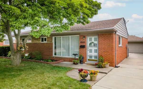 8626 KINLOCH Street,  Dearborn Heights,  MI 48127 1180