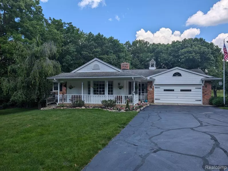 3641 Green Lake Road, West Bloomfield, MI 48324 2757