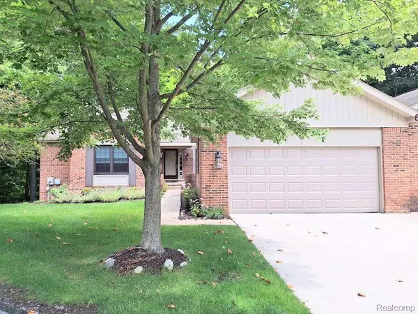 7044 GREEN FARM Road, West Bloomfield, MI 48322 2822