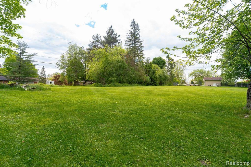 Farmington Hills, MI 48336 1731,24871 GLEN ORCHARD Drive