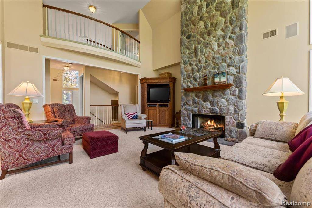 Northville, MI 48168 3501,17563 ROLLING WOODS Circle