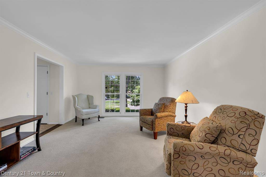 Rochester Hills, MI 48309 1130,3660 OLD TREE Court