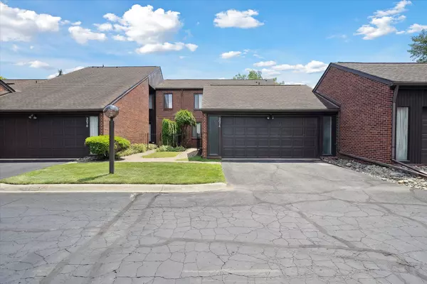 3074 LINDENWOOD Drive, Dearborn, MI 48120 1312