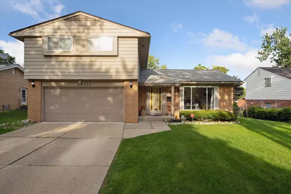 28432 Fontana Drive, Southfield, MI 48076