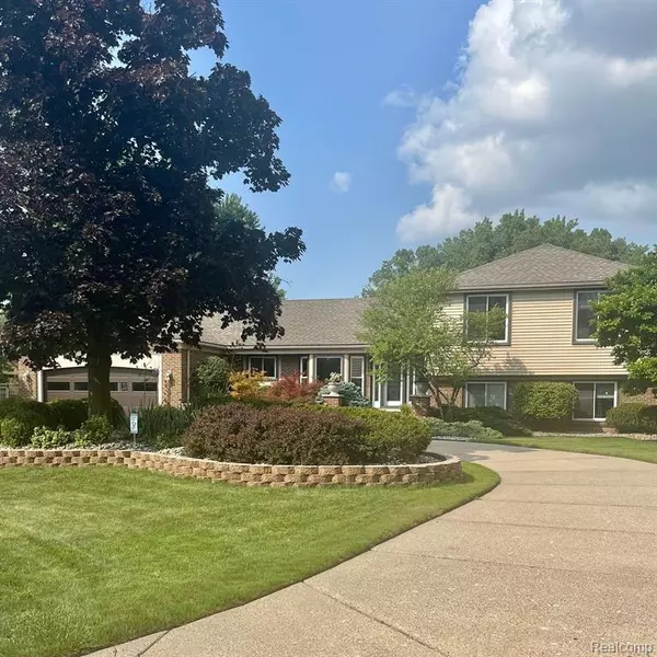 35128 BANBURY Road,  Livonia,  MI 48152 2902