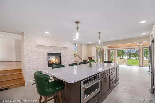 Clarkston, MI 48348 2554,8705 Waumegah Road