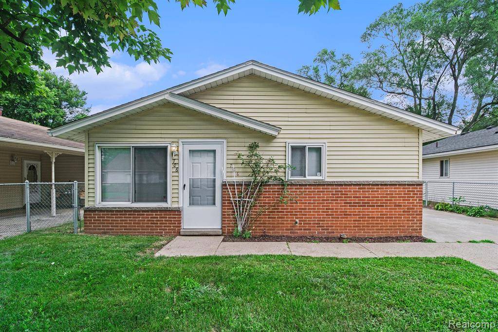 706 CORWIN Avenue, Pontiac, MI 48340 2412