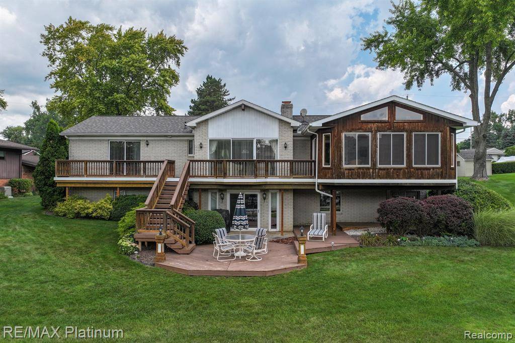 1375 BLUE WATER Drive, Fenton, MI 48430 1101