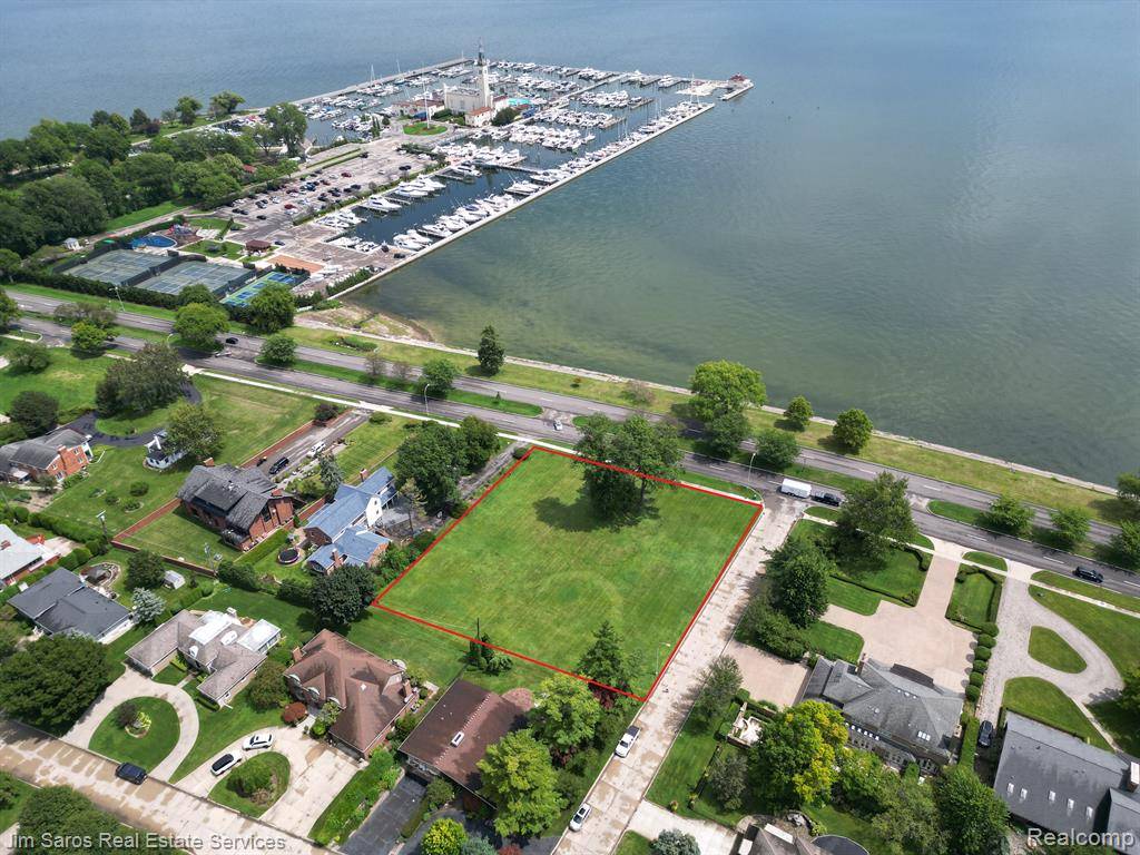 Grosse Pointe Shores, MI 48236,745- 749 LAKE SHORE Road