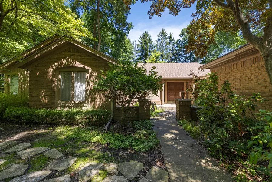 1172 Copperwood, Bloomfield Hills, MI 48302