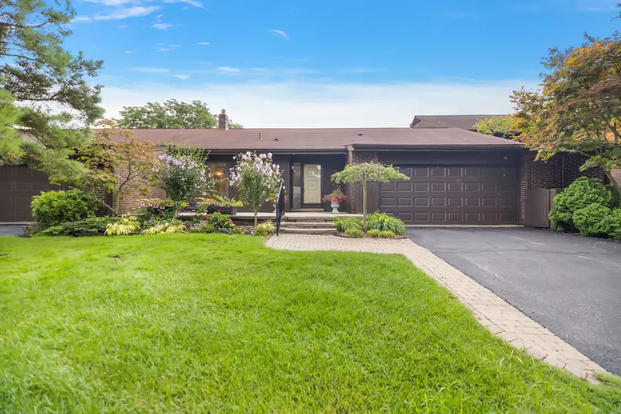 2045 BORDEAUX Street, West Bloomfield, MI 48323 3012