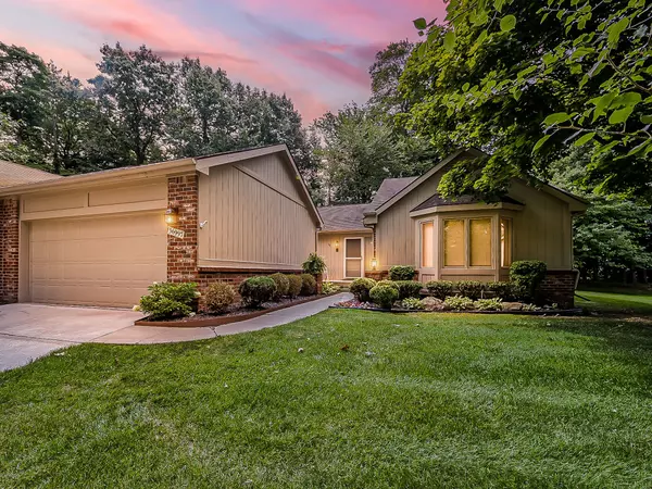 36997 DRIFTWOOD, Farmington Hills, MI 48331 1489