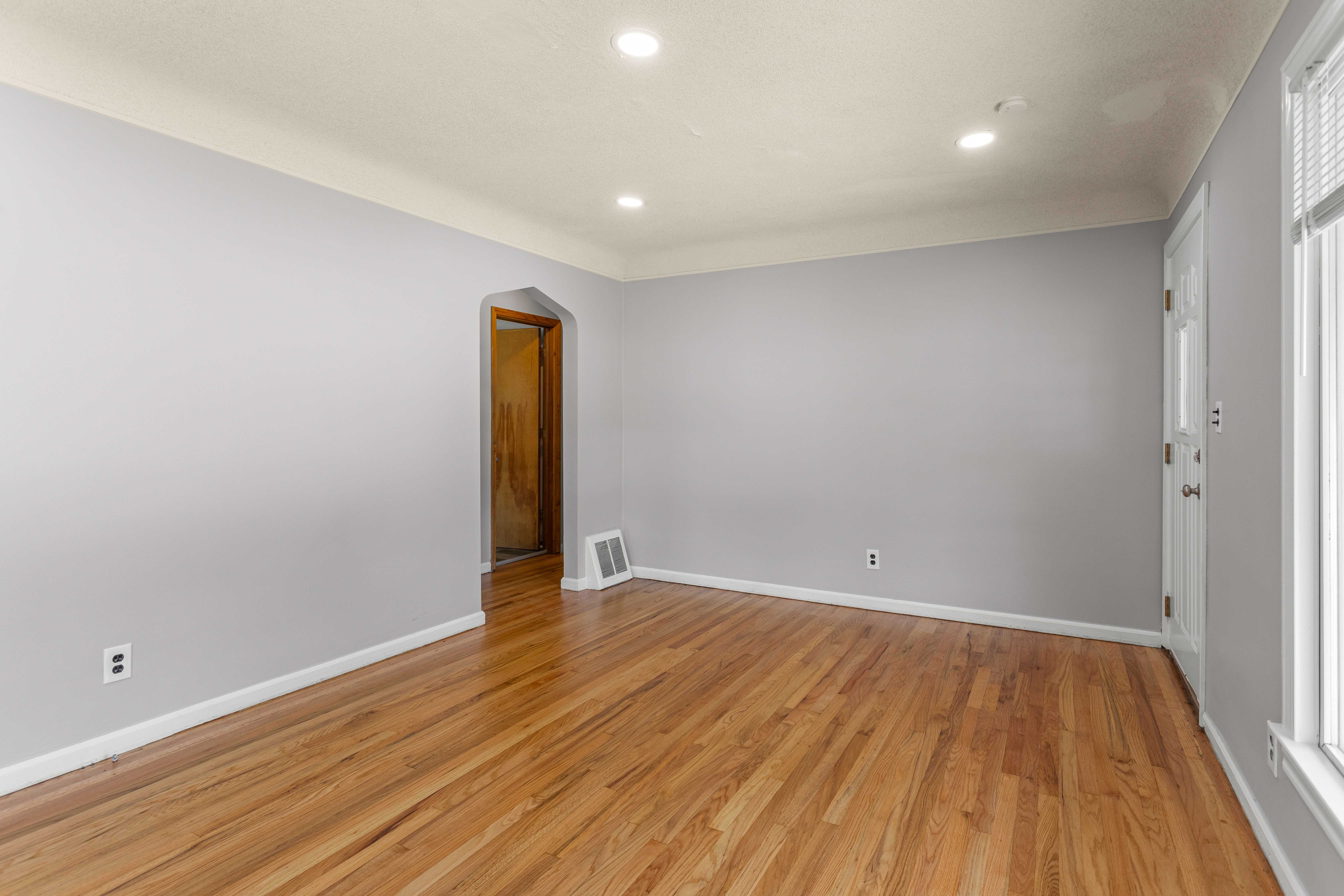 Lincoln Park, MI 48146 4066,4127 HOWARD Street