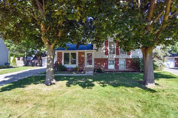 Clinton Township, MI 48038 3636,15803 TOURAINE Court