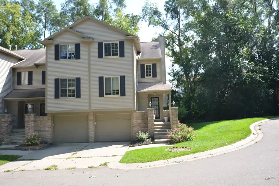 7063 COLONIAL OAKS Drive, Waterford, MI 48327 4074