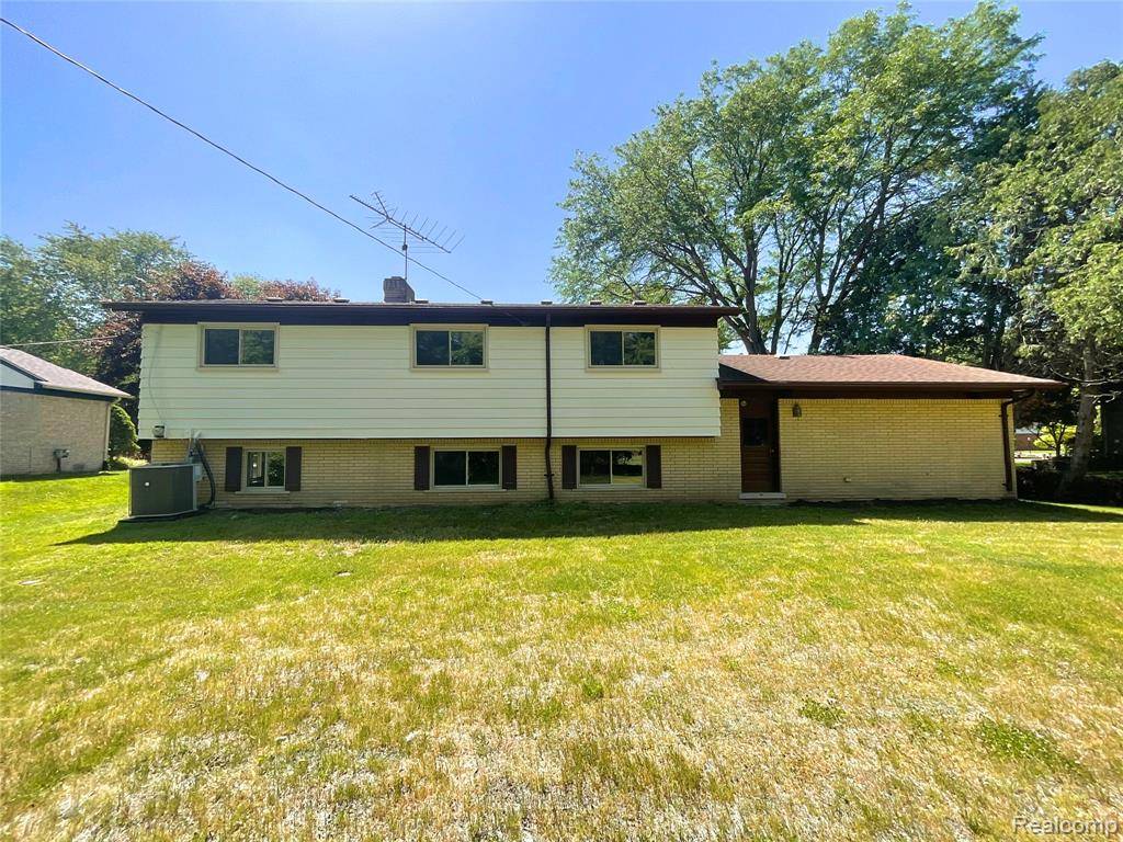 Shelby Twp, MI 48316 2559,53044 RUANN Drive