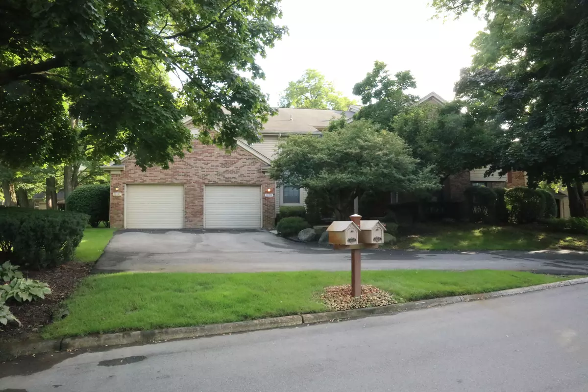 Farmington Hills, MI 48331 1880,36985 DEER RUN Drive