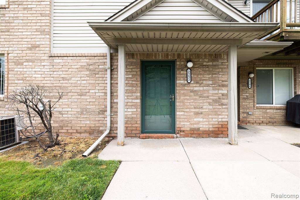 2252 Frazho Road,  Warren,  MI 48091 1382