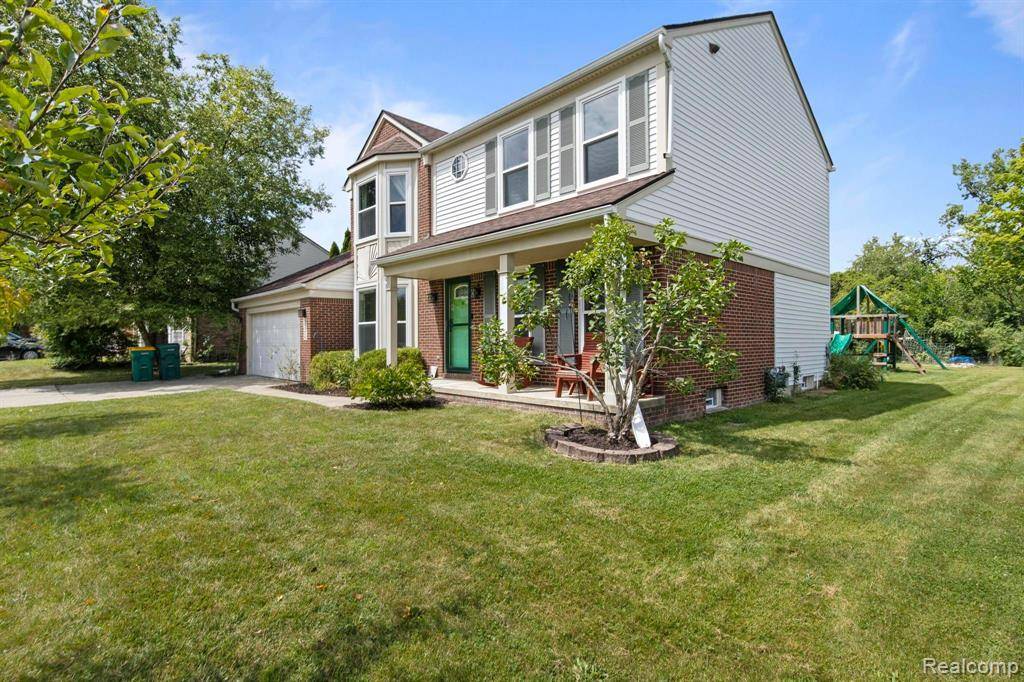 Belleville, MI 48111 5172,45176 GREENBRIAR Drive
