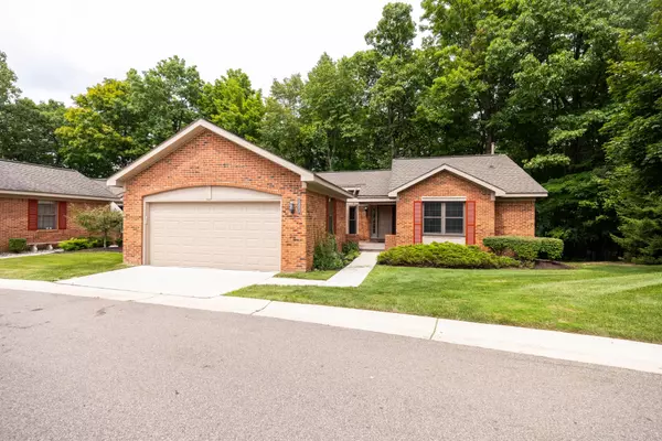 7300 MEADOWRIDGE Circle, West Bloomfield, MI 48322 2912