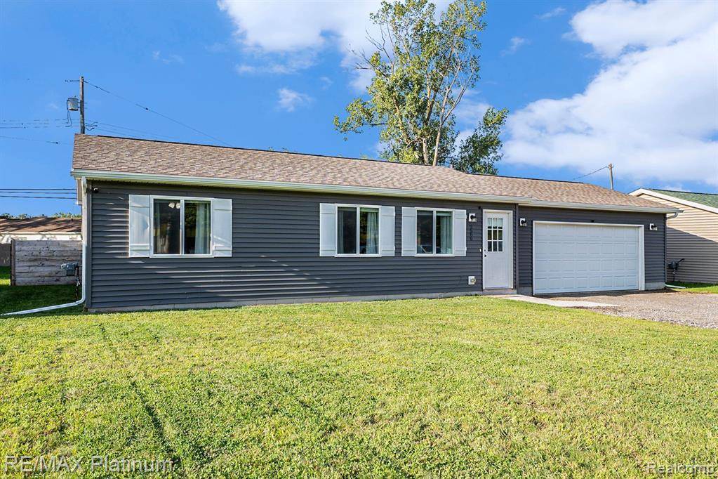 Waterford, MI 48328 2744,2580 PONTIAC LAKE Road