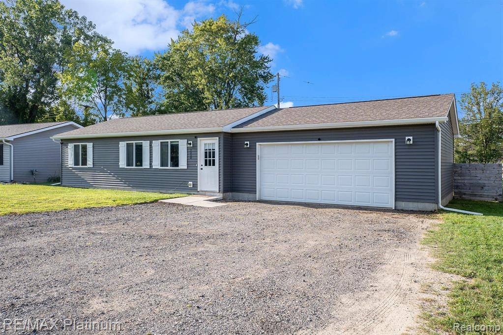 Waterford, MI 48328 2744,2580 PONTIAC LAKE Road