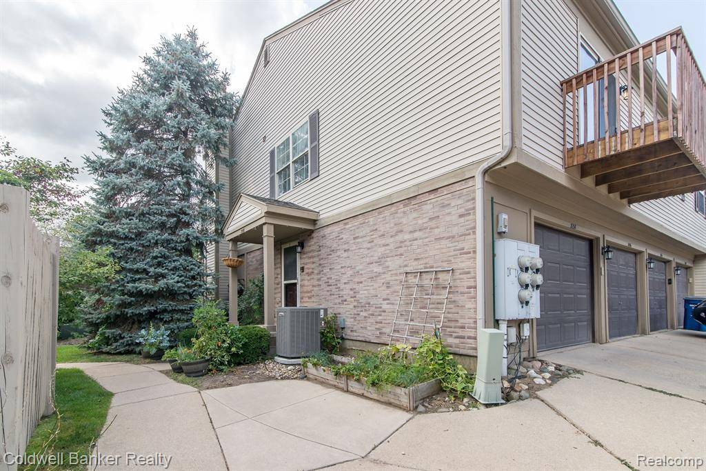 Ann Arbor, MI 48108 5215,3058 FOREST CREEK Court