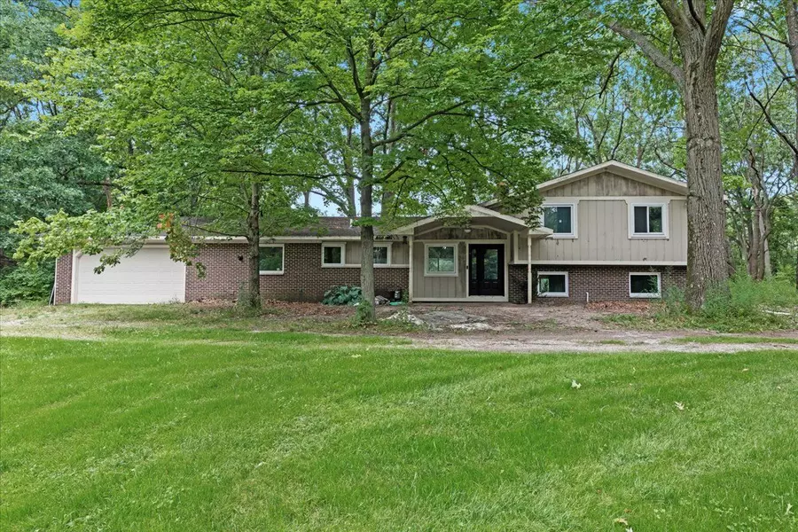 3105 MAPLERIDGE, Milford, MI 48380 3549