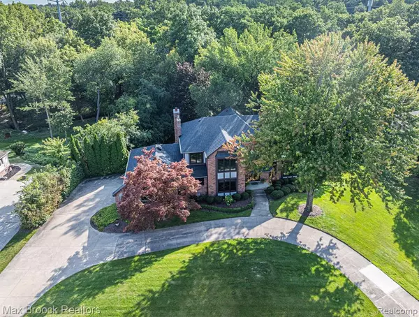 Bloomfield Hills, MI 48304 2309,2463 HUNTERS POND
