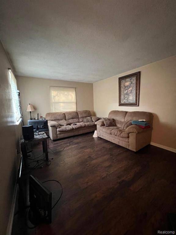 Romulus, MI 48174 3409,9829 GARY Street