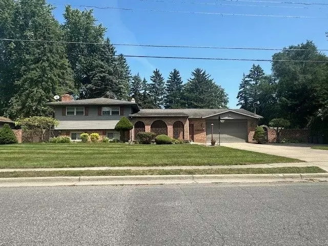 3531 CREEKWOOD Drive, Saginaw, MI 48601 5677