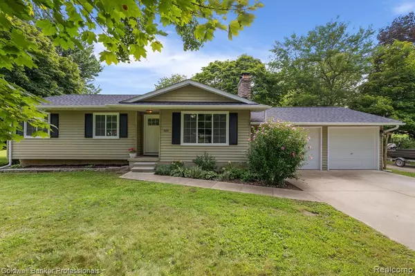 Columbiaville, MI 48421 9389,4293 LAPEER Street